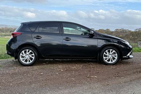 2017 Toyota Corolla Ascent Sport ZRE182R