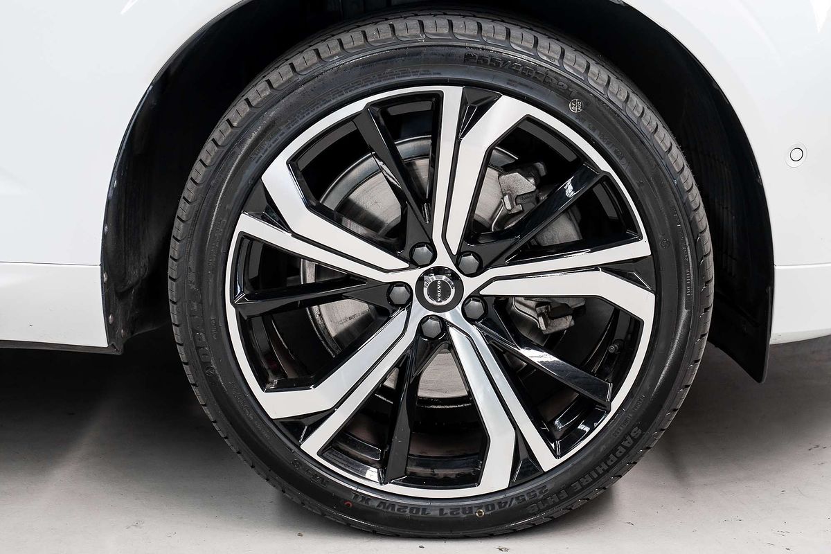 2021 Volvo XC60 B6 R-Design