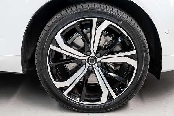 2021 Volvo XC60 B6 R-Design
