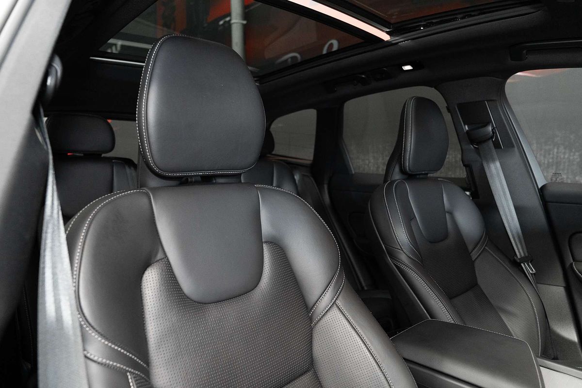 2021 Volvo XC60 B6 R-Design