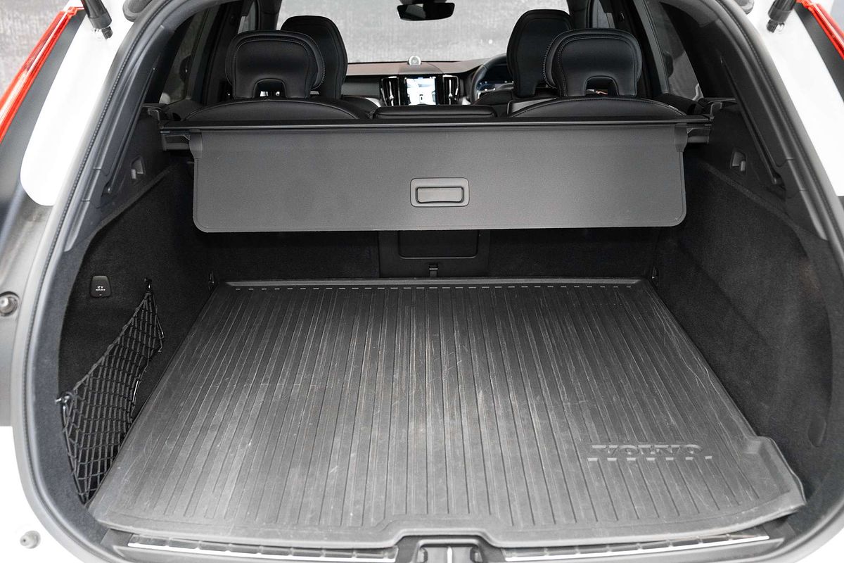 2021 Volvo XC60 B6 R-Design