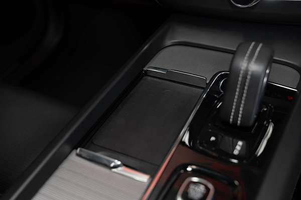 2021 Volvo XC60 B6 R-Design