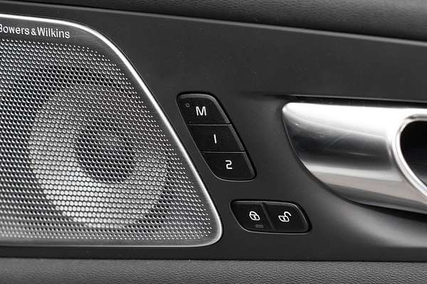 2021 Volvo XC60 B6 R-Design