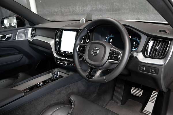 2021 Volvo XC60 B6 R-Design