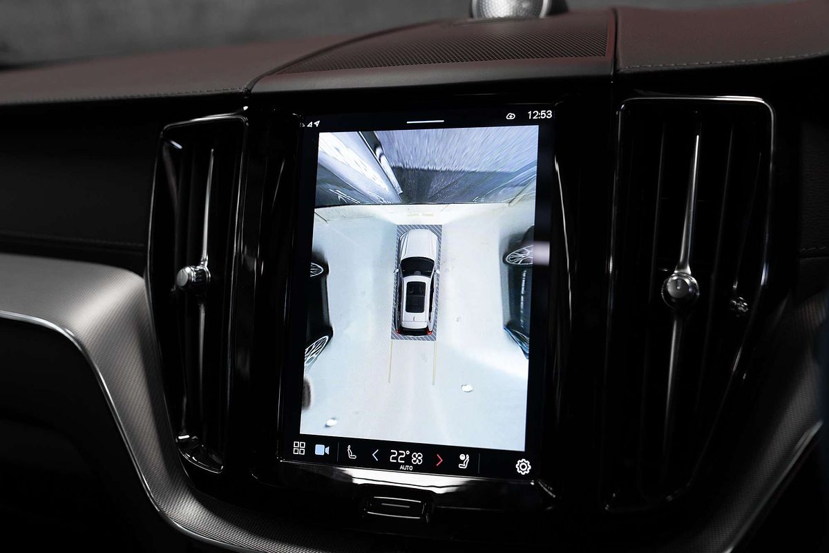 2021 Volvo XC60 B6 R-Design