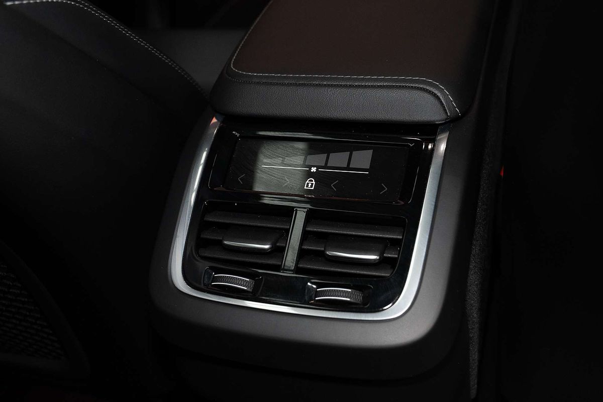 2021 Volvo XC60 B6 R-Design