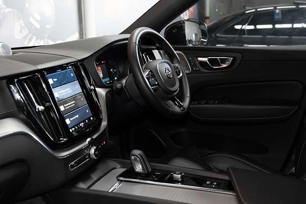 2021 Volvo XC60 B6 R-Design