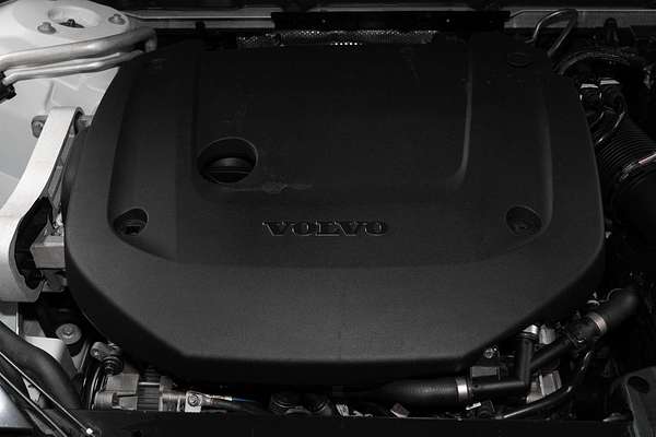 2021 Volvo XC60 B6 R-Design
