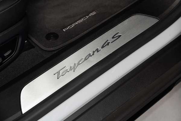 2022 Porsche Taycan 4S Y1B