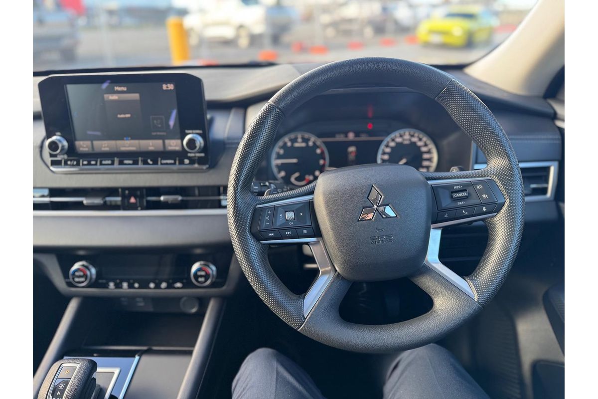 2025 Mitsubishi Outlander ES ZM