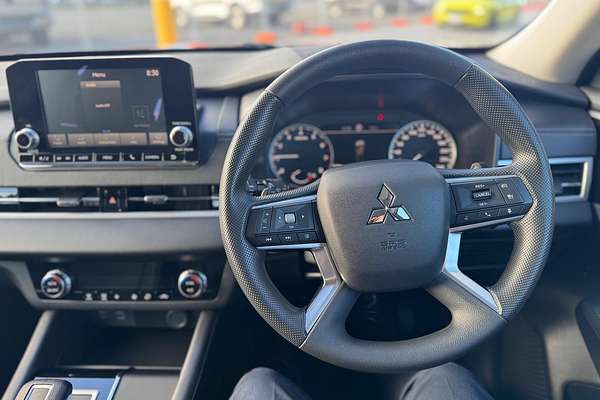 2025 Mitsubishi Outlander ES ZM