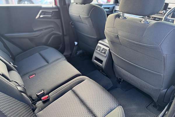 2025 Mitsubishi Outlander ES ZM