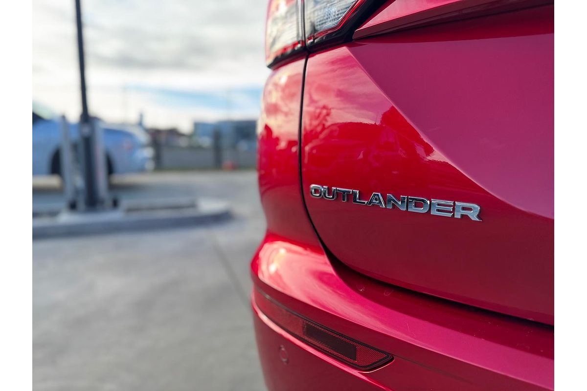 2025 Mitsubishi Outlander ES ZM