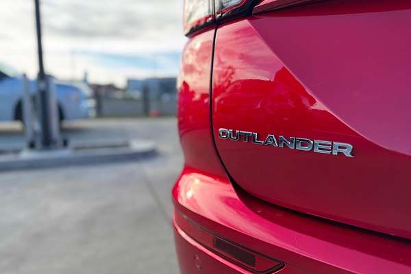 2025 Mitsubishi Outlander ES ZM