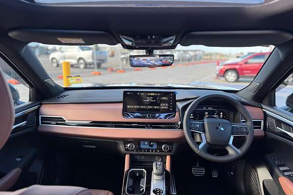 2025 Mitsubishi Outlander Exceed Tourer ZM