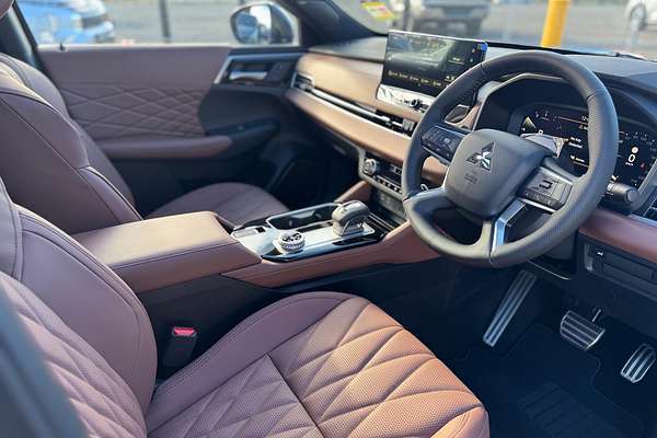 2025 Mitsubishi Outlander Exceed Tourer ZM