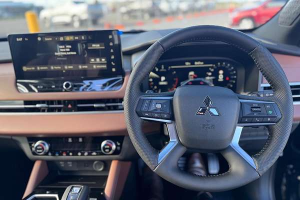 2025 Mitsubishi Outlander Exceed Tourer ZM