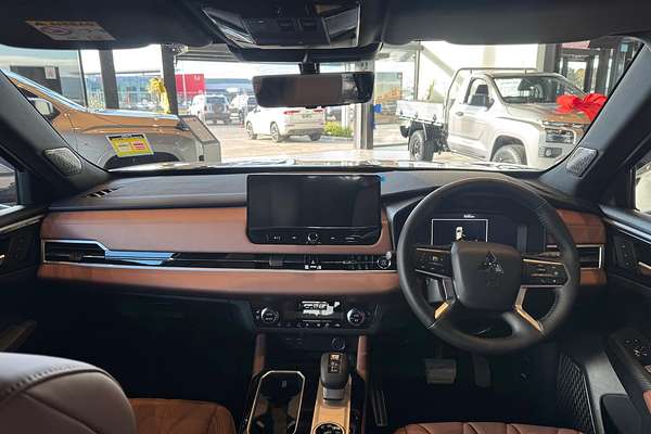 2025 Mitsubishi Outlander Exceed Tourer ZM