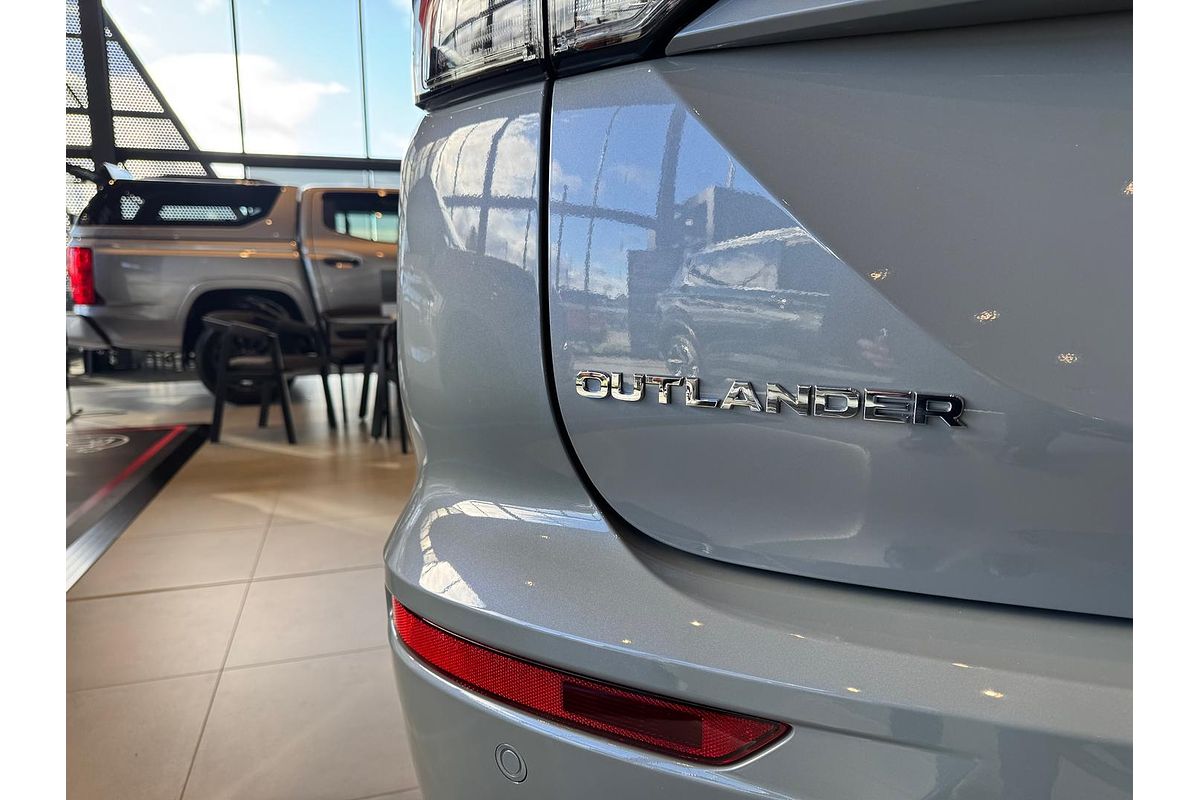 2025 Mitsubishi Outlander Exceed Tourer ZM
