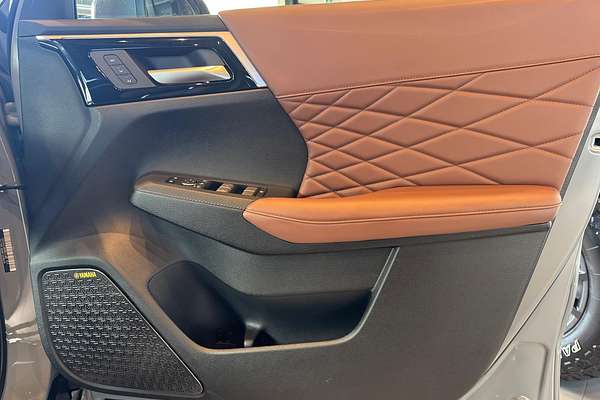 2025 Mitsubishi Outlander Exceed Tourer ZM