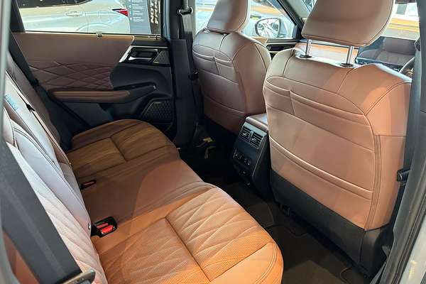 2025 Mitsubishi Outlander Exceed Tourer ZM