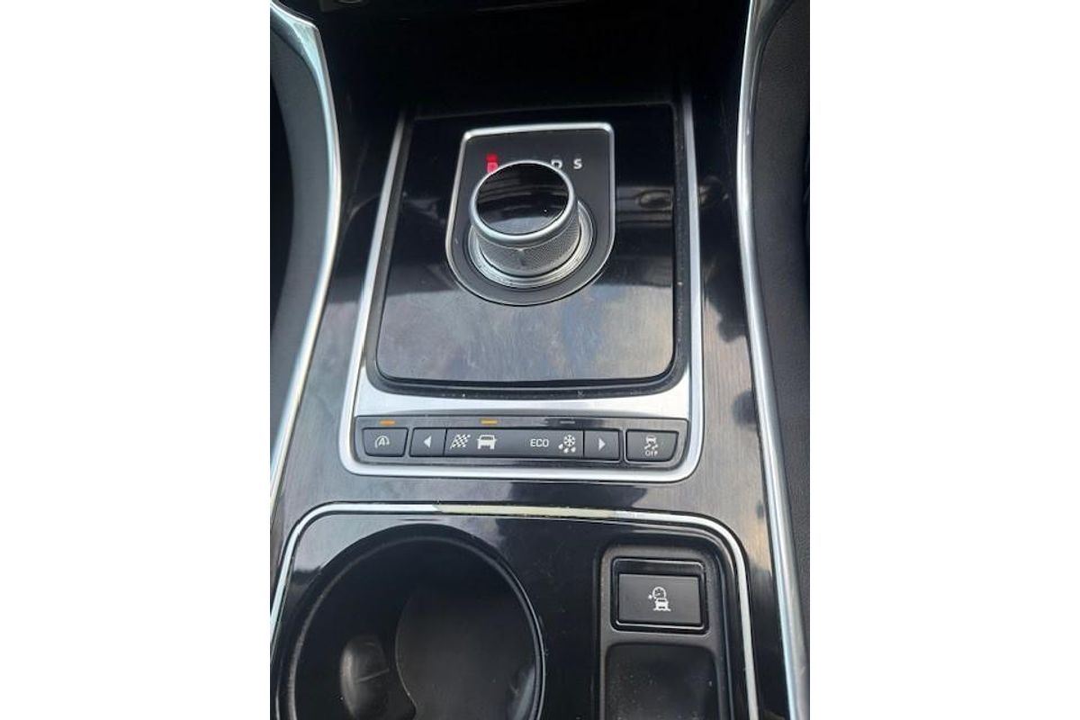 2015 Jaguar XE 20t Prestige X760