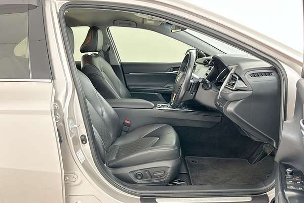 2020 Toyota Camry SX GSV70R