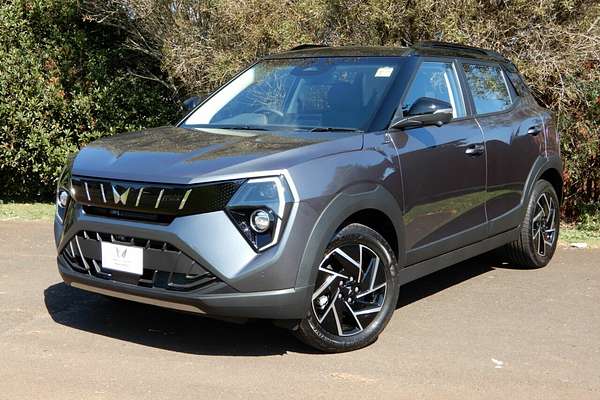 2025 Mahindra XUV 3XO AX7L
