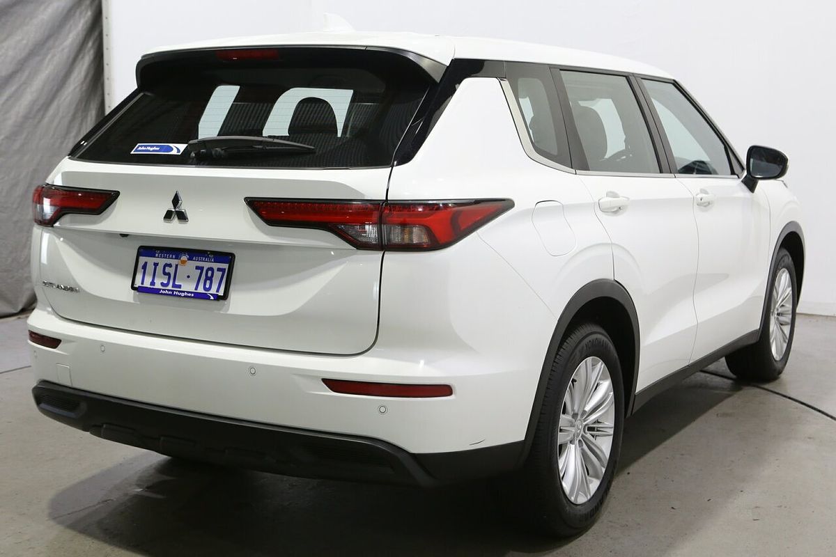 2023 Mitsubishi Outlander ES ZM