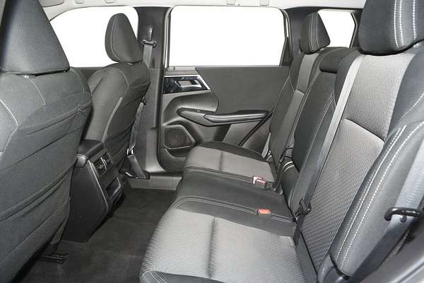 2023 Mitsubishi Outlander ES ZM