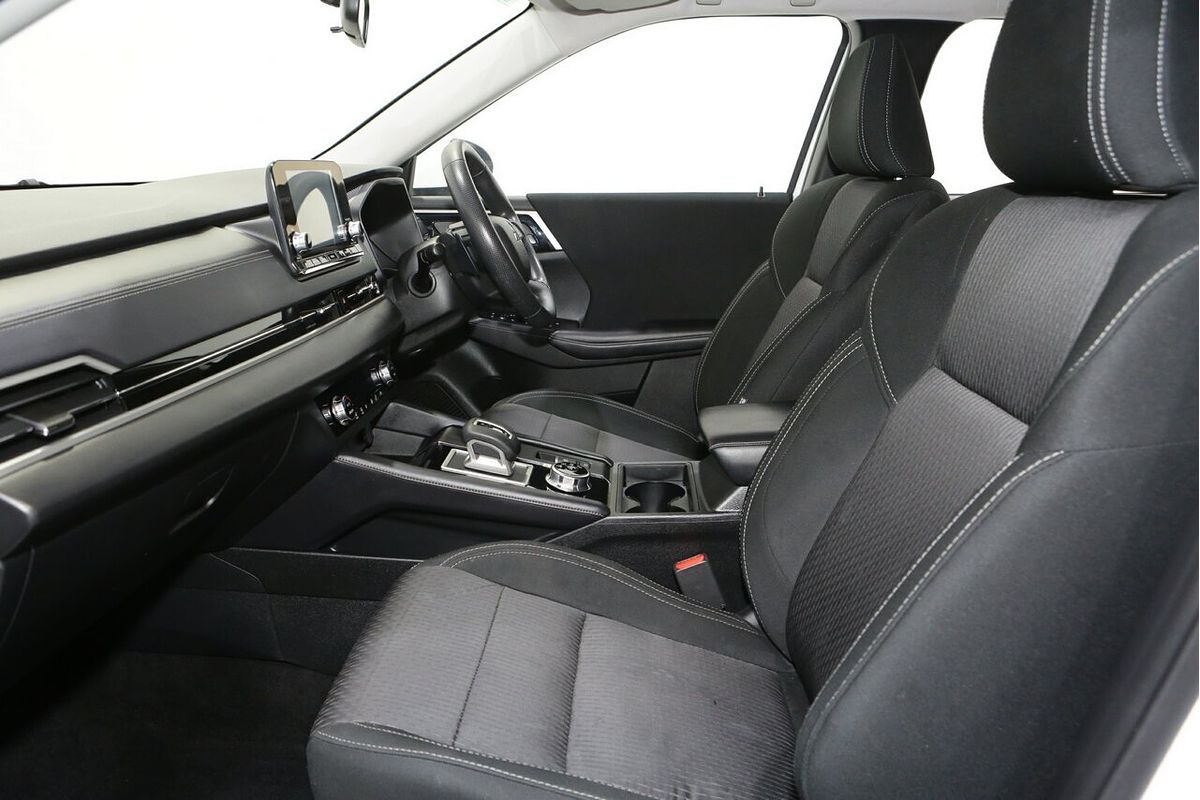 2023 Mitsubishi Outlander ES ZM