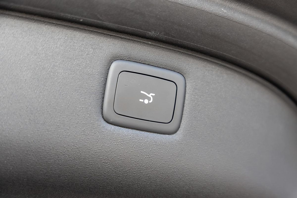 2025 MG IM6 Performance S12L