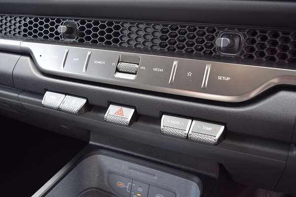 2025 Kia Tasman SX TK 4X4