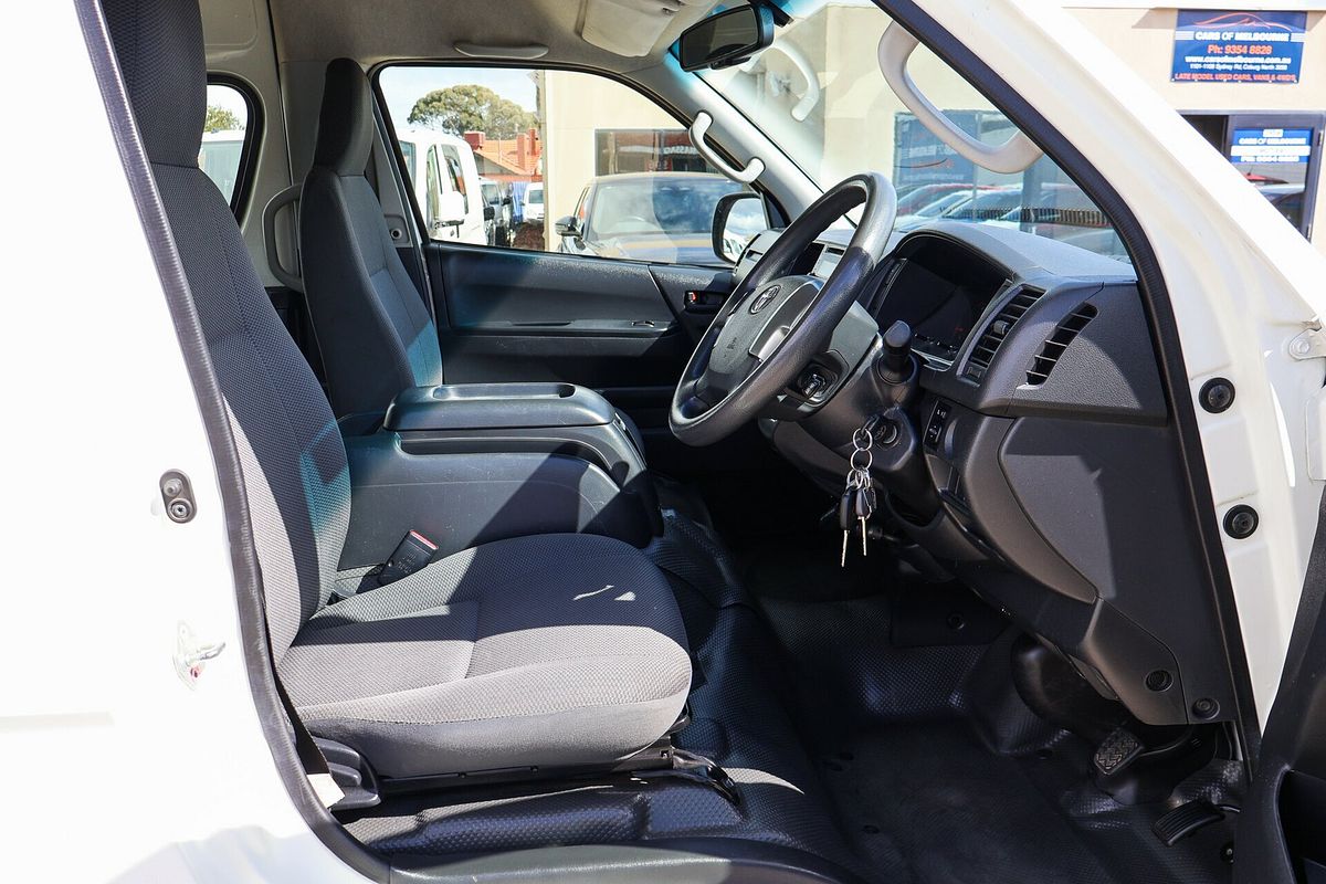 2016 Toyota Hiace Commuter TRH223R