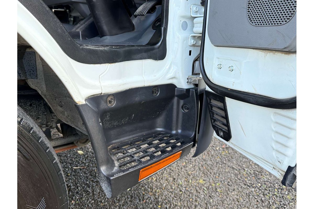 2023 Fuso Canter 615 SWB