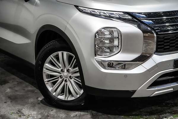 2024 Mitsubishi Outlander LS ZM