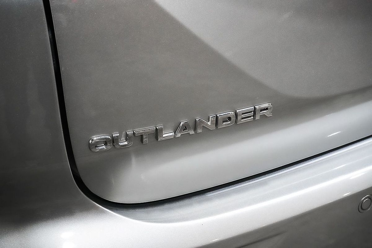 2024 Mitsubishi Outlander LS ZM