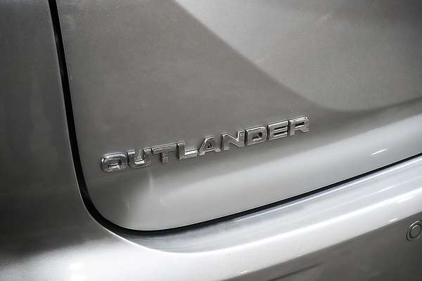2024 Mitsubishi Outlander LS ZM