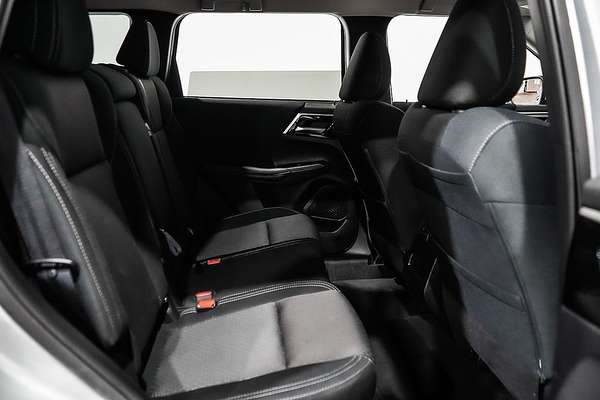 2024 Mitsubishi Outlander LS ZM