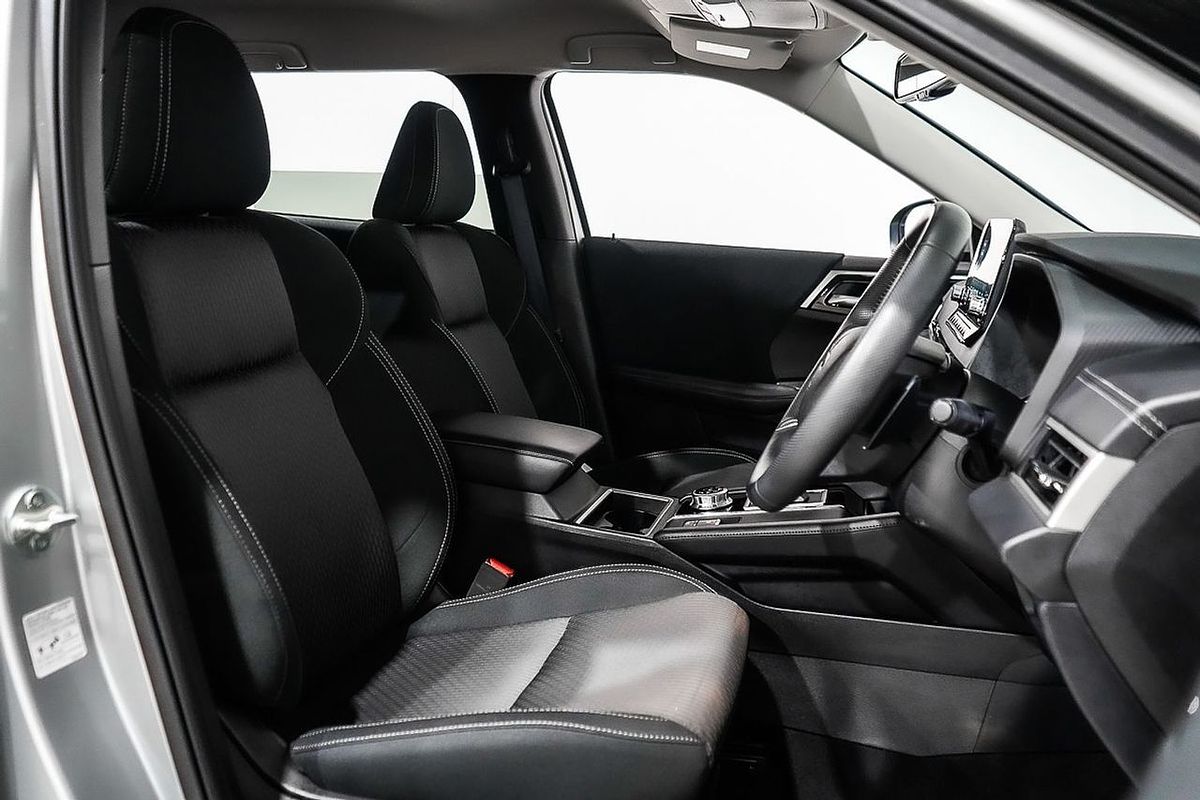 2024 Mitsubishi Outlander LS ZM
