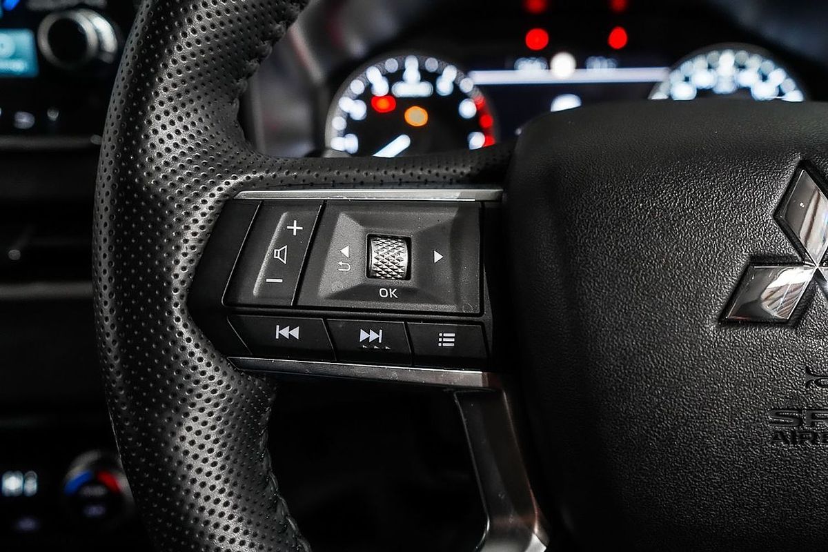 2024 Mitsubishi Outlander LS ZM