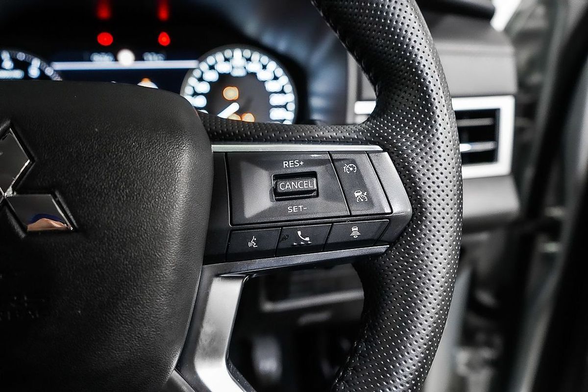 2024 Mitsubishi Outlander LS ZM