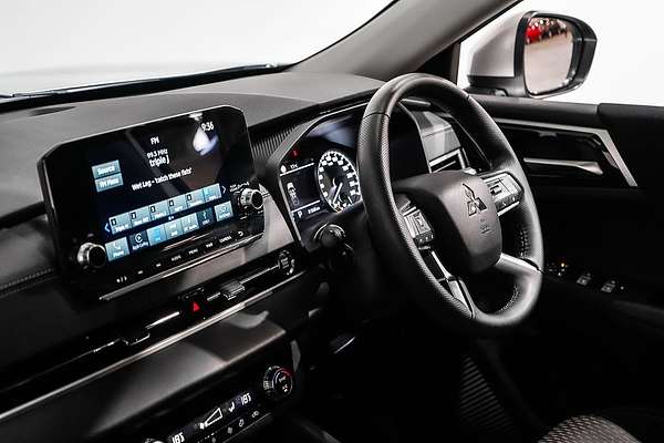 2024 Mitsubishi Outlander LS ZM