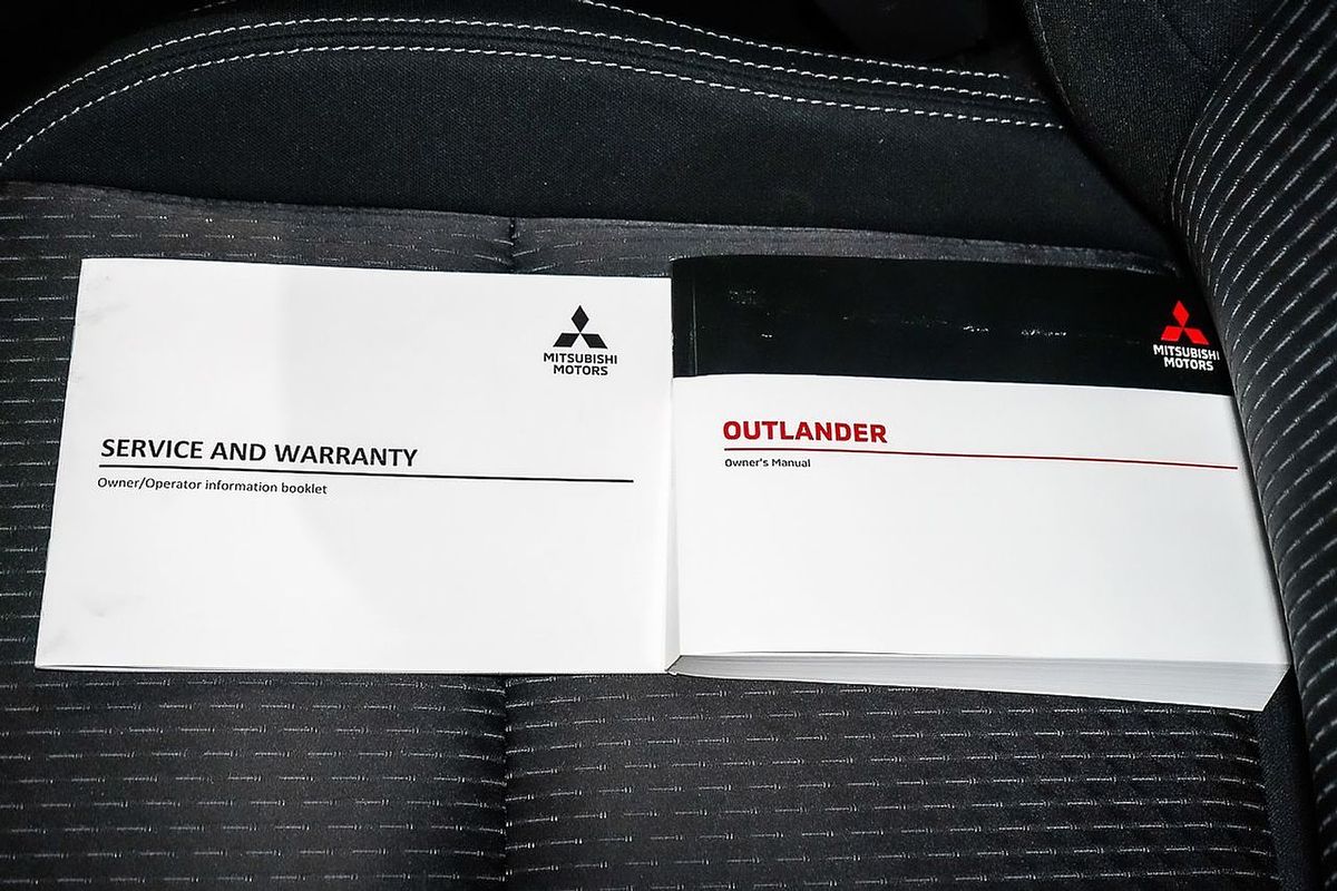 2024 Mitsubishi Outlander LS ZM