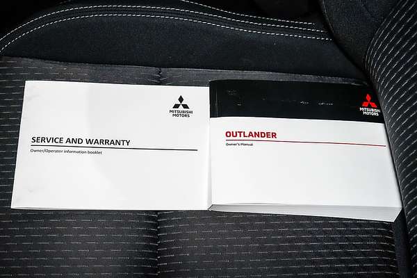 2024 Mitsubishi Outlander LS ZM