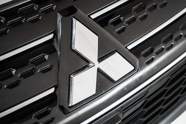 2024 Mitsubishi Outlander LS ZM