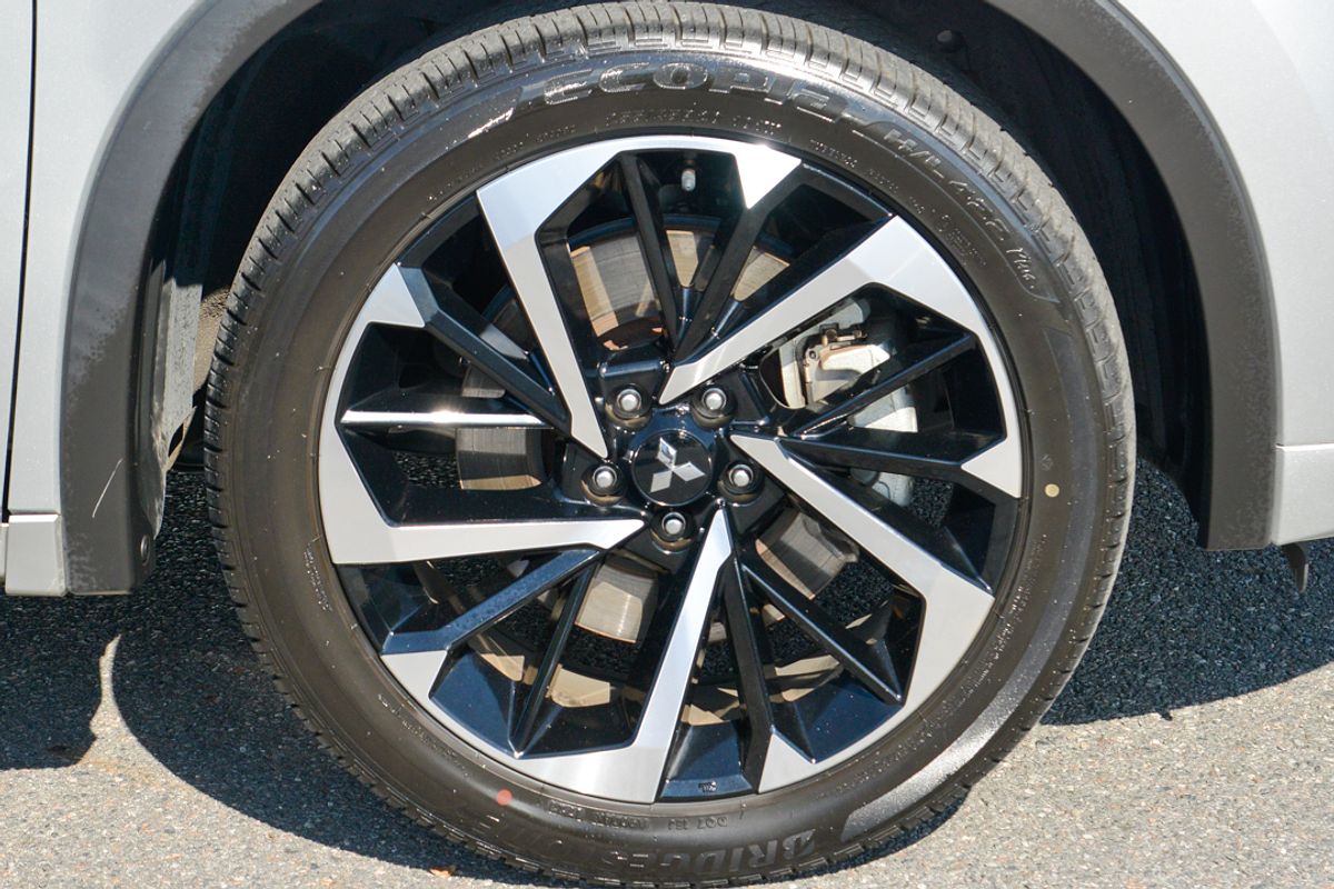 2023 Mitsubishi Outlander Exceed Tourer ZM