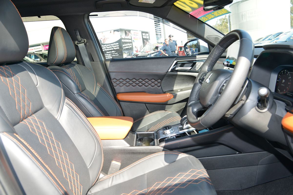 2023 Mitsubishi Outlander Exceed Tourer ZM