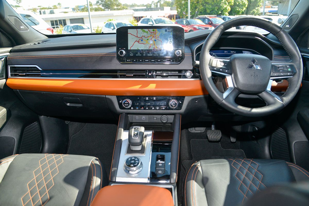 2023 Mitsubishi Outlander Exceed Tourer ZM