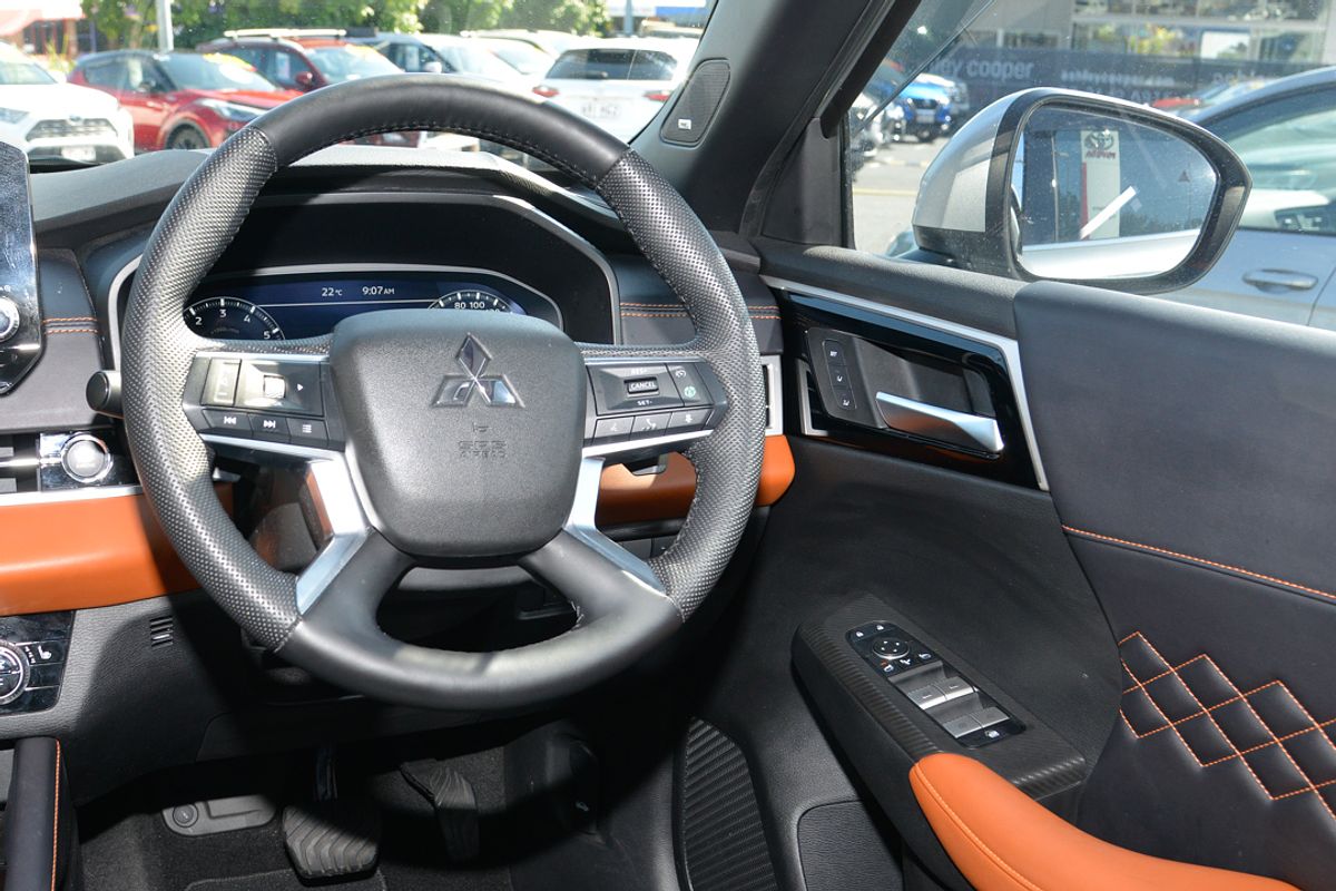 2023 Mitsubishi Outlander Exceed Tourer ZM
